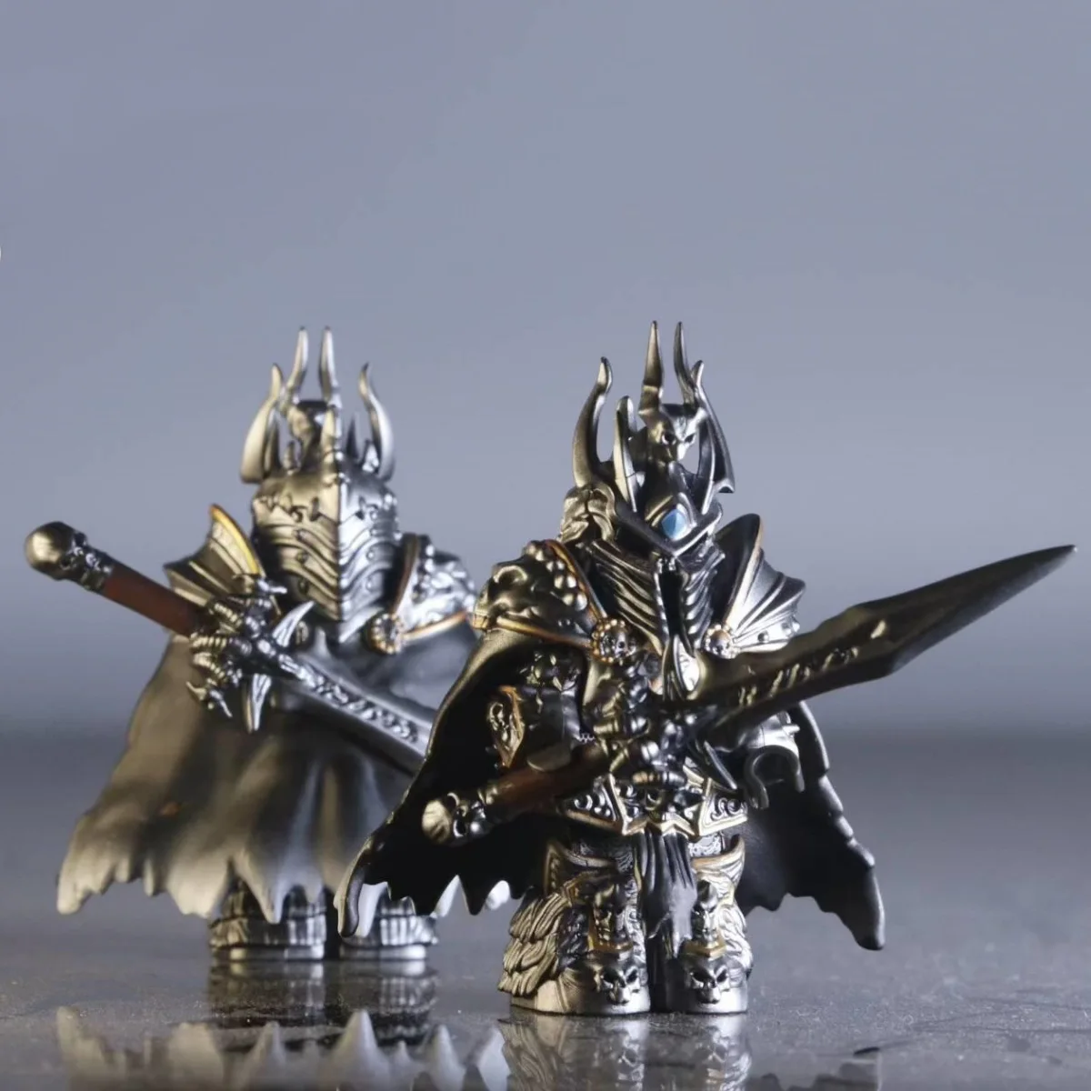 Mythic Lich King – Figura de tijolo inspirada – Conjunto de espada de caveira e armadura escura, ideal para entusiastas de edifícios de fantasia