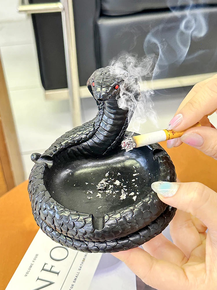 Cendrier créatif en résine en forme de serpent, décoration de table, idéal pour les passionnés de reptiles, cadeau de l'Année du Serpent, adapté aux bureaux et à la maison
