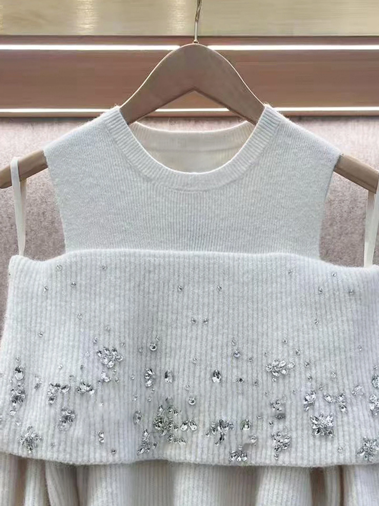 Atasan Rajut Wanita Mewah M Home Nan You dengan Detail Berlian di Bahu, Model Terbuka, untuk Musim Gugur dan Musim Dingin, Busana Wanita Elegan