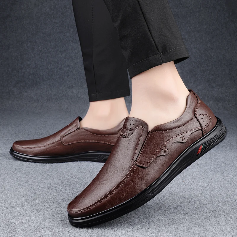 

High Quality Men Top Layer Cowhide Comfortable Soft Soled Casual Leather Shoes Fashionable Outdoor Business Casual Leather Shoes