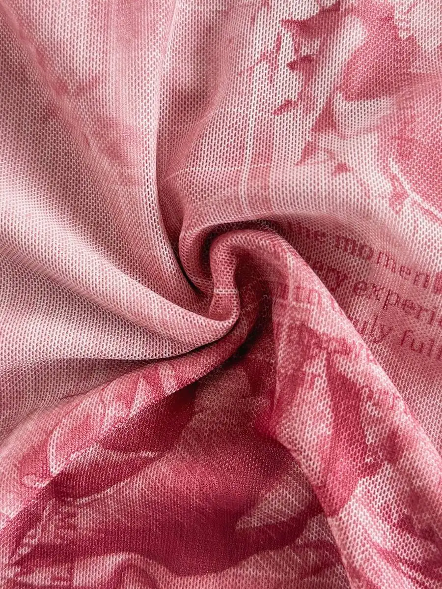 Set due pezzi con stampa floreale rossa, scollo all'americana e vita scavata, gonna a sirena per matrimoni in spiaggia o festival