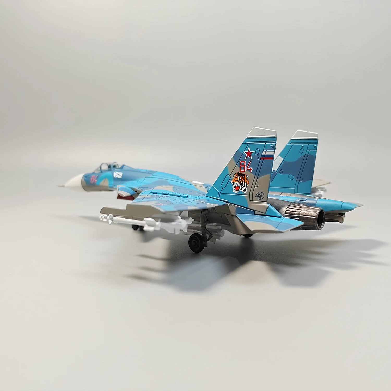 Échelle 1:100 Russe Marine Su-33 Electrolux Basé Avion De html Modèle Moulé Sous Pression En Alliage D'irritation Ics Jouets Souvenir Ornement Cadeaux Affichage