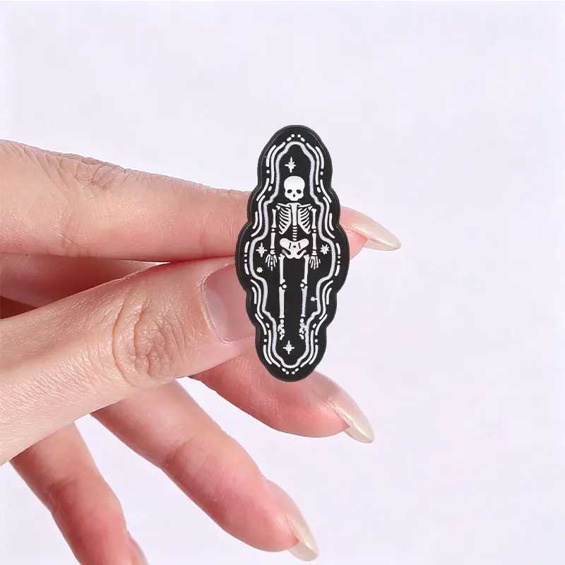 Gotische Skelett-Emaille-Abzeichen, Totenkopf-Rosen-Gruselpuppen-Figuren, Halloween-Cartoon-Pins, Dunkle Broschen, Anstecknadel-Set, Schmuckgeschenk – Detail 8