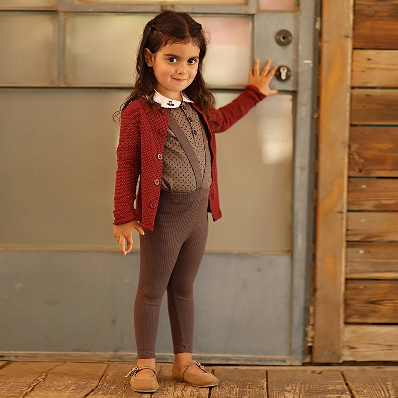 AA AW26 Maison Cherry Collection Kinderbekleidungsset - Jungen-Oberteil, Mädchenkleid, Strickjacke, Baby-Leggings aus Tencel und geripptem Stoff – Detail 12