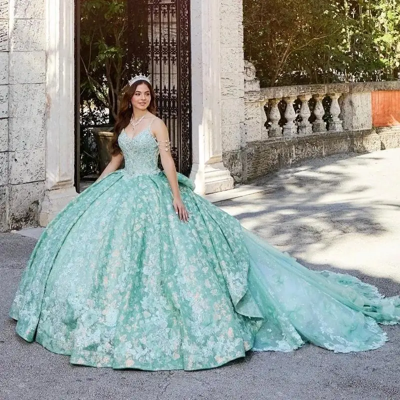 Light Green Spaghetti Strap Ball Gown Quinceanera Dresses Vestidos De 15 Anos Applique Lace Glitter Skirt Princess Party Gowns