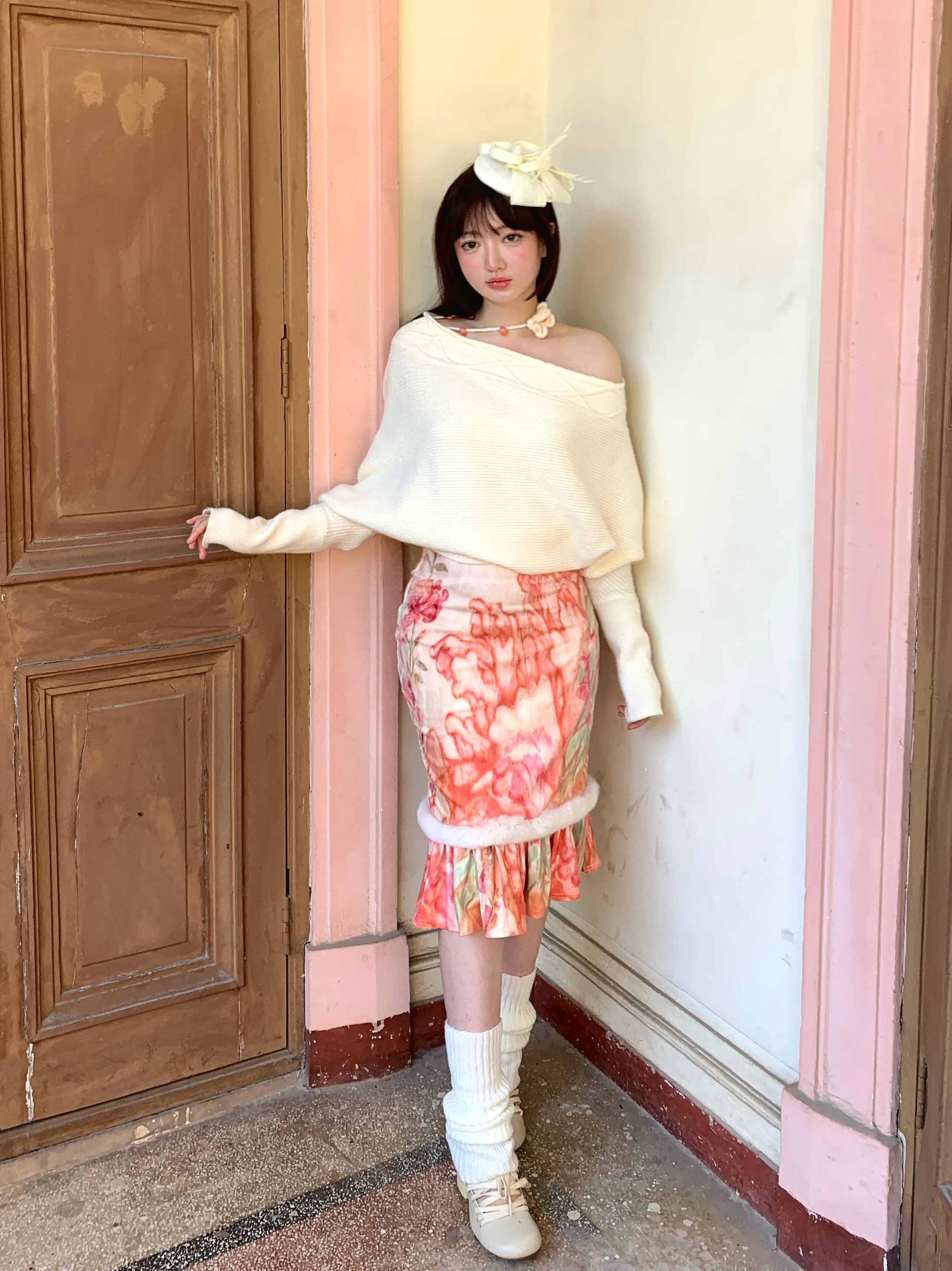 

Новинка! Женский свитер с цветочным принтом на Новый год, свободного кроя, с открытыми плечами, длинными рукавами, средней длины, с растительным узором.