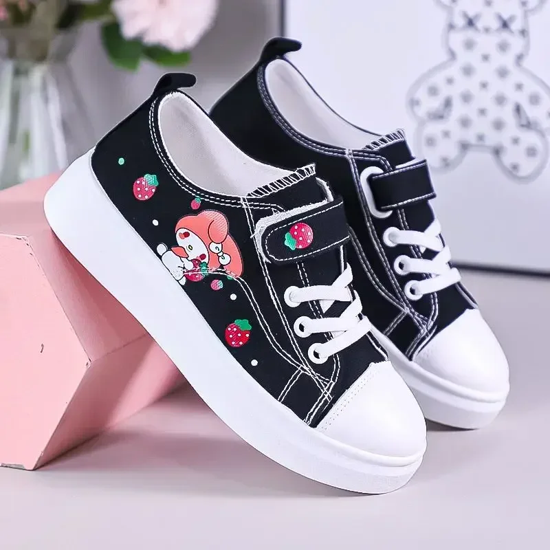 Sanrio Kinder Turnschuhe mit weichen Sohlen Skate Kuromi Freizeitschuhe Mädchen Segeltuchschuhe My Melody Frühling Herbst Sportschuhe