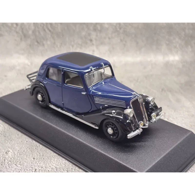 Diecast 1/43 Scale Celtaquatre Collectible Ornaments Classic Alloy Car Model Collection Souvenir Display Toy