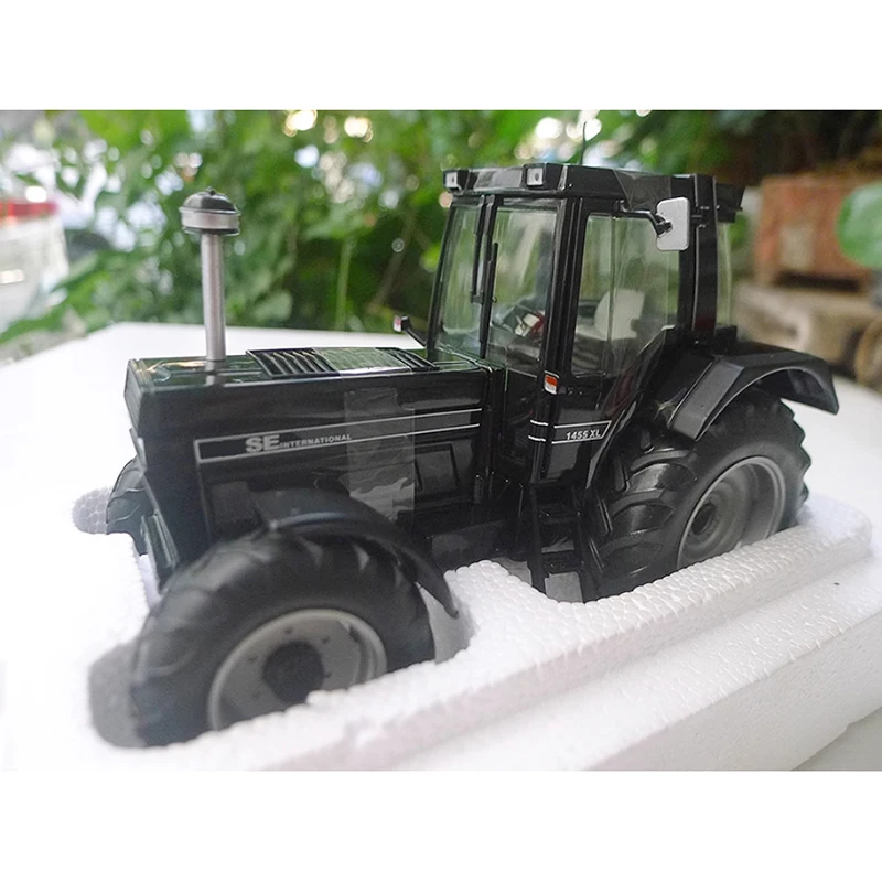 

SCHUCO Diecast 1:32 International 1455 XL Tractor Alloy Agricultural Machinery Model Collection Souvenir Ornaments Gift Display