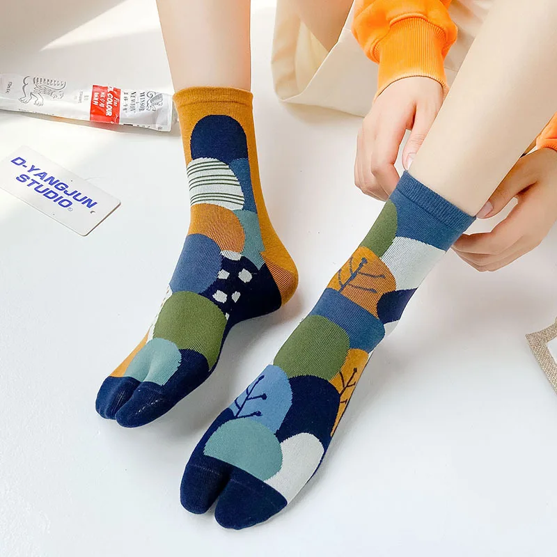 Women's Split‑Toe Tabi Mid‑Calf Cotton Socks, Japanese‑Style Two‑Toe Socks for Geta Clogs, Trendy Casual Socks for Autumn