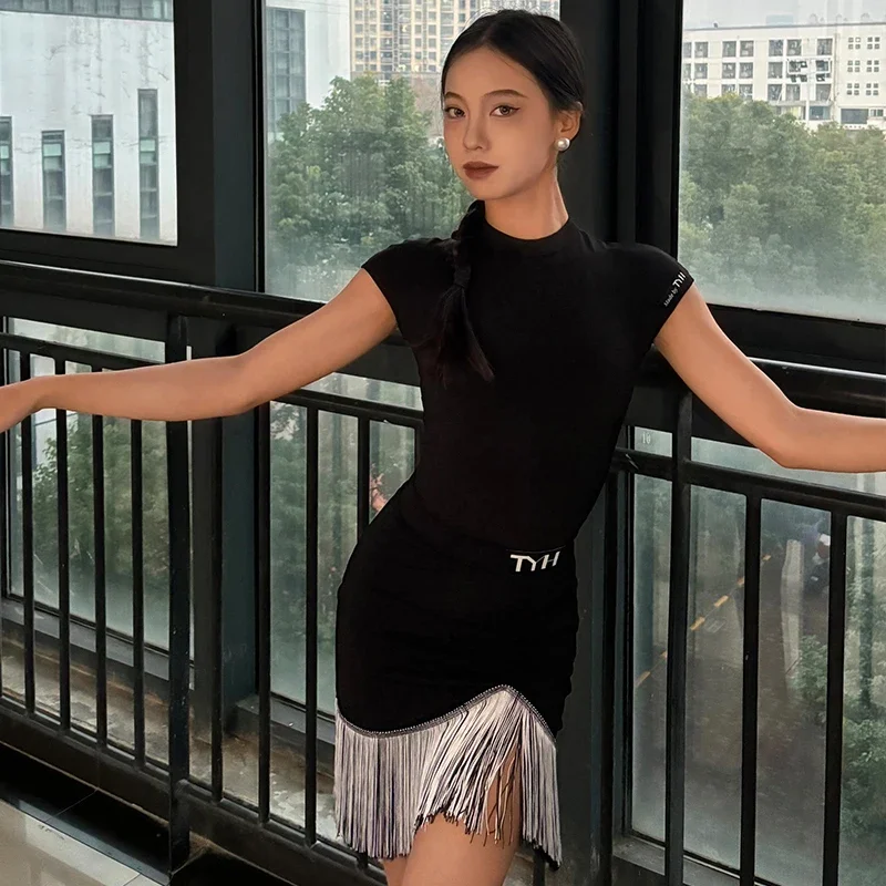 2025 الصيف اللاتينية فستان رقص مجموعة ملابس التدريب النساء الأسود هامش تنورة رقص تشا تشا رومبا الملابس الرقص دعوى ارتداءها