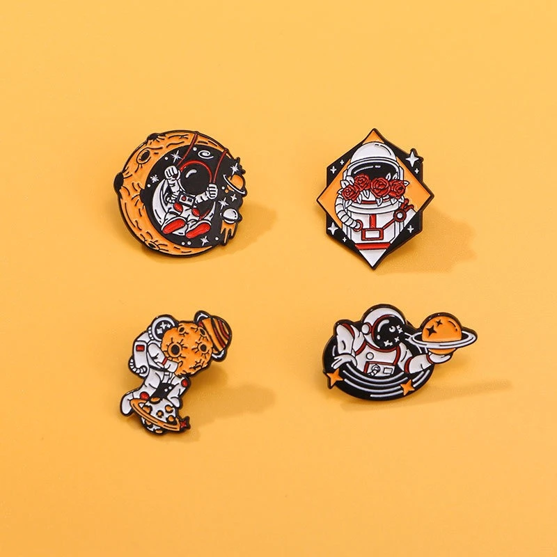 Creative Cartoon Space Planet Astronaut Design Brooch Metal Badges Decorative Pins For DIY Clothing Bags Hat Scarf T-shirt Jeans