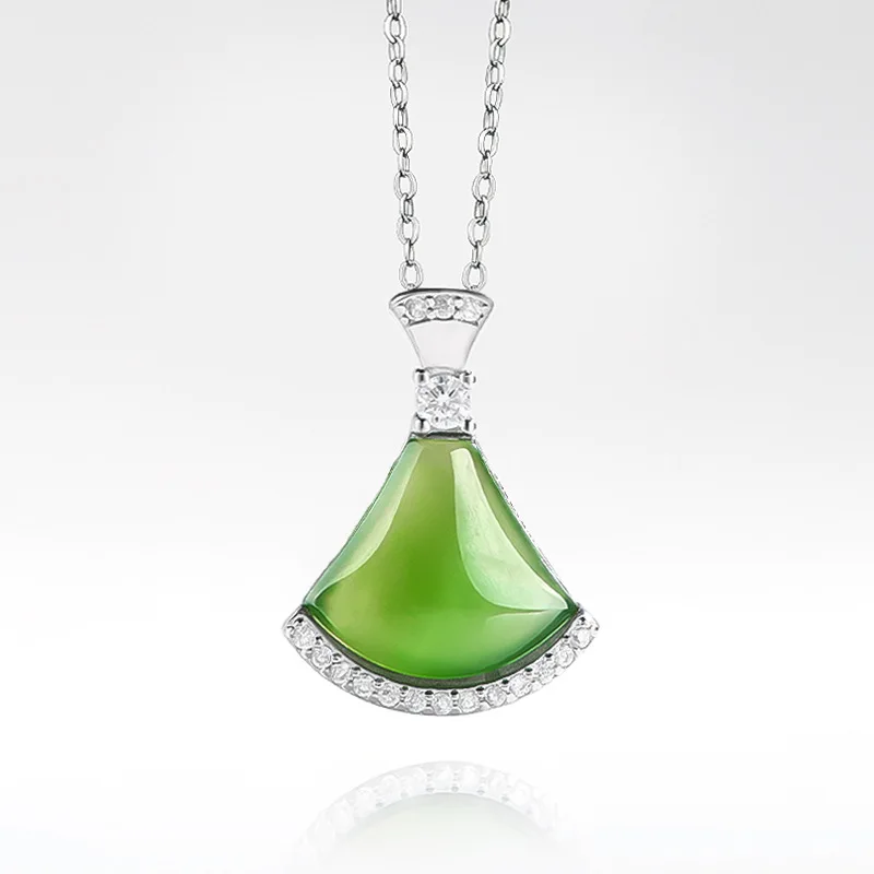 

Natural jadeite S925 silver-inlaid pendant for a small dress, a jade pendant for women