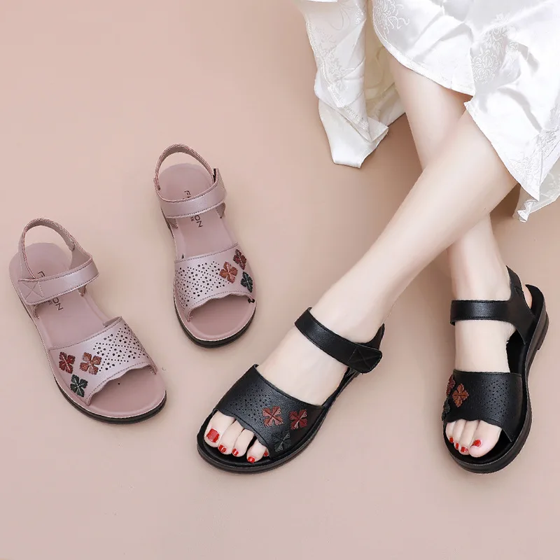 Sepatu musim panas mode sandal wanita Non-Slip sol lembut sepatu ibu kulit sandal Roma wanita luar ruangan datar sandal wanita