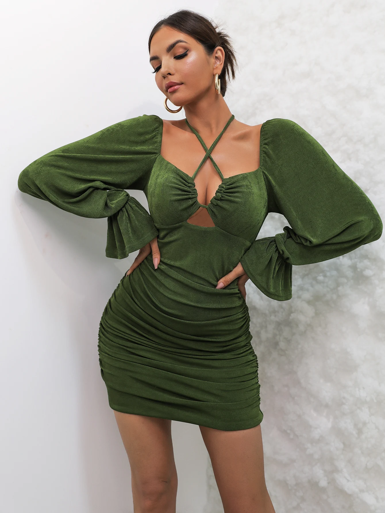 ชุดเดรสแขนสะบัดเซ็กซี่ ชุดเดรสผู้หญิง Ruched หรูหรา ตัดผูกหลัง ชุดเดรสเข้ารูป Sweetheart