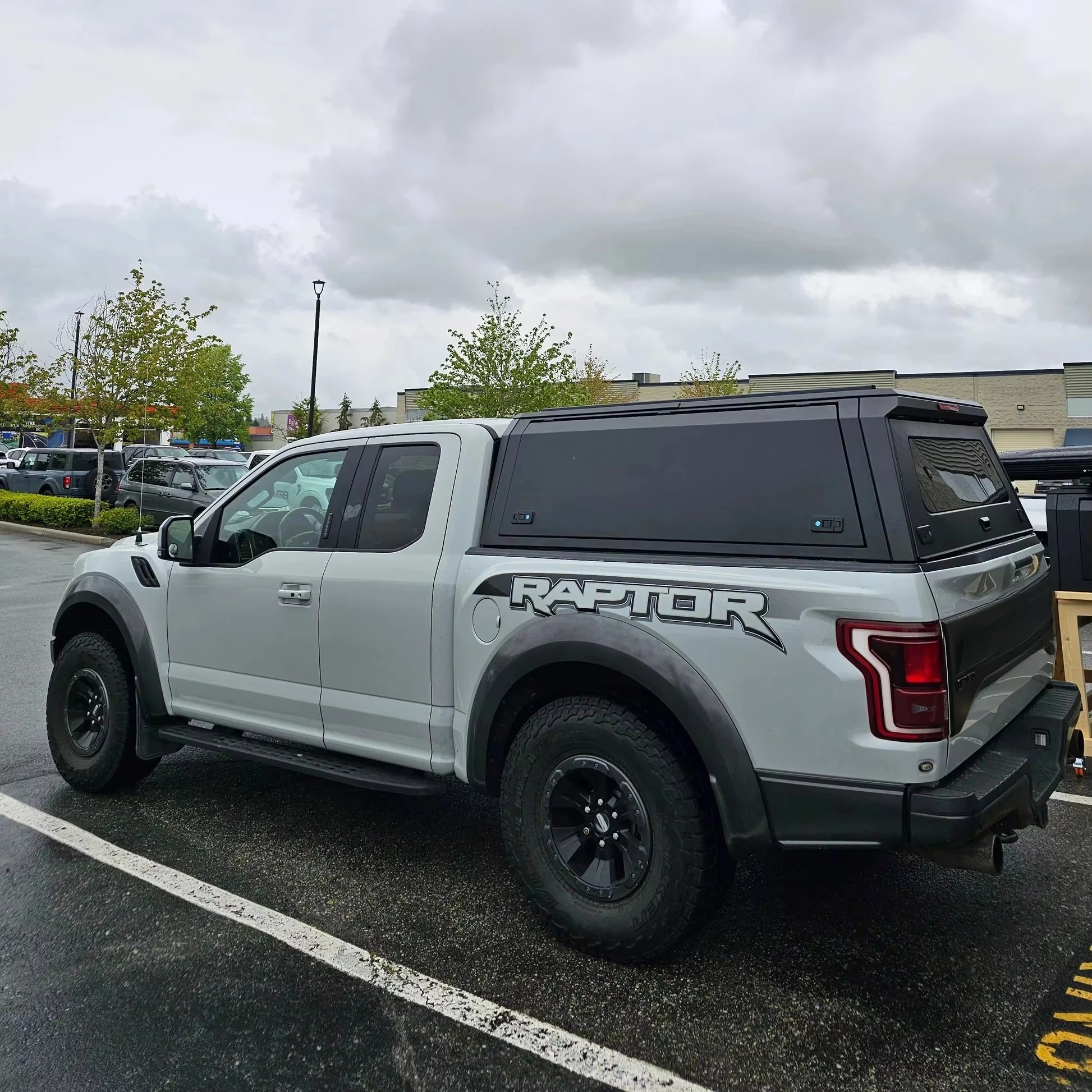 

XINYI Bearing Load 300kg Pickup Truck Canopy Topper Pickup Canopy for 2014 F150 Truck Bed Cap