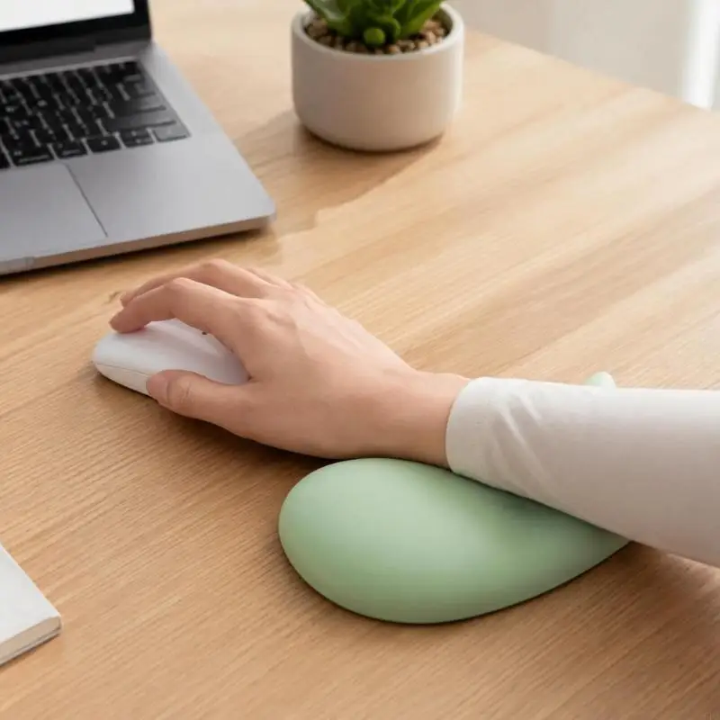 Q6PA Soft Silicone Mouse Wrist Support with a Contoured and a Softer Contact Point Alongside Regular Mouse Movement