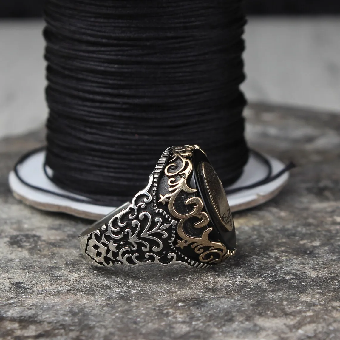 Fashion light luxury inlaid black zircon retro ring two-color men\'s jewelry wholesale