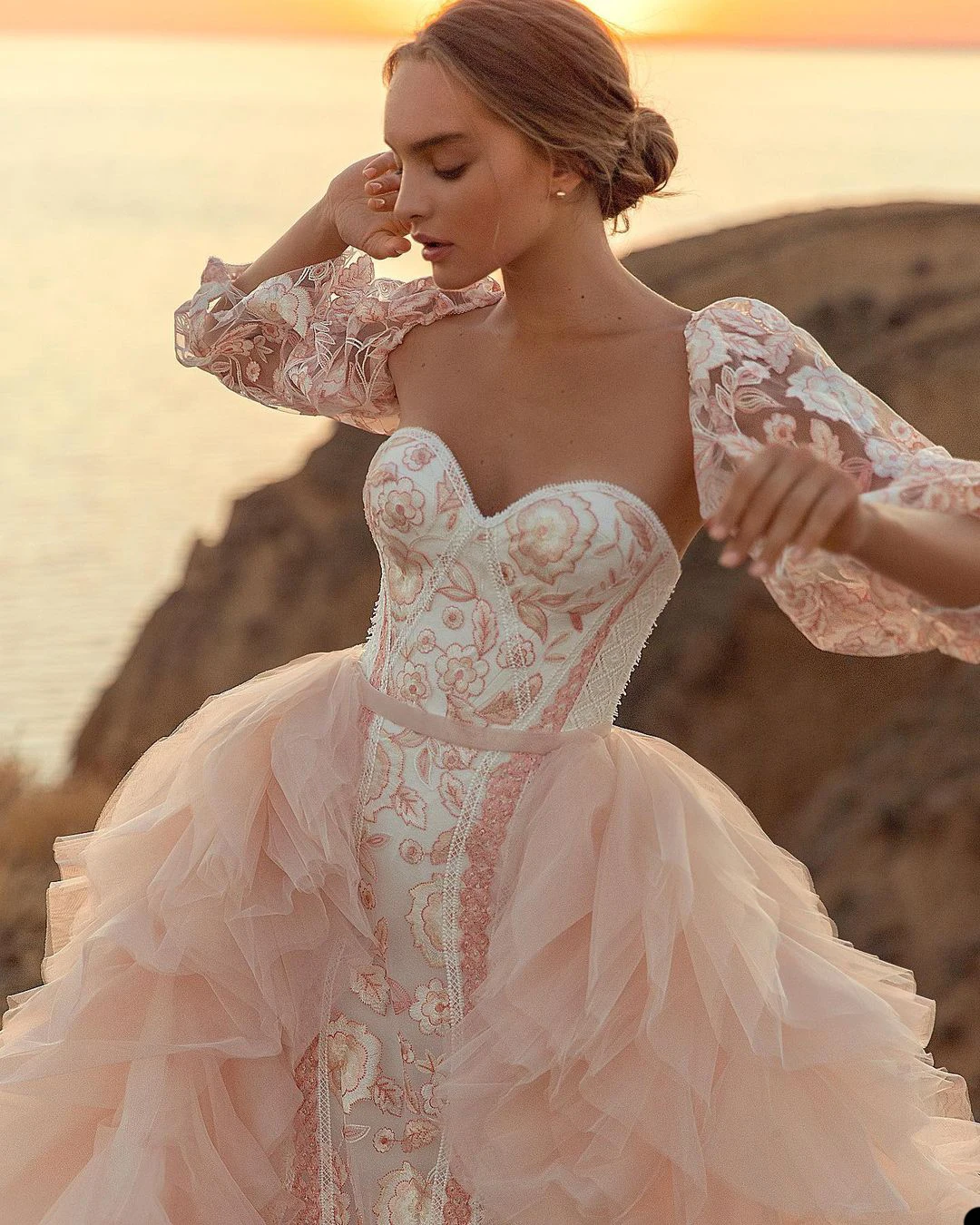 Strapless Lace Appliques Wedding Dress Detachable Train Backless Custom Made Puffy Tulle Dreamy Bridal Dresses Robe De Mariée