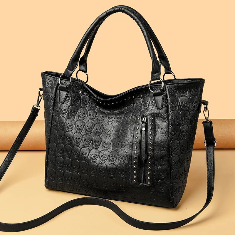 

Punk Skull Crossbody Bag PU Leather Studded Shoulder Bag Large Capacity Fashion Handbag for Women Work Shopping