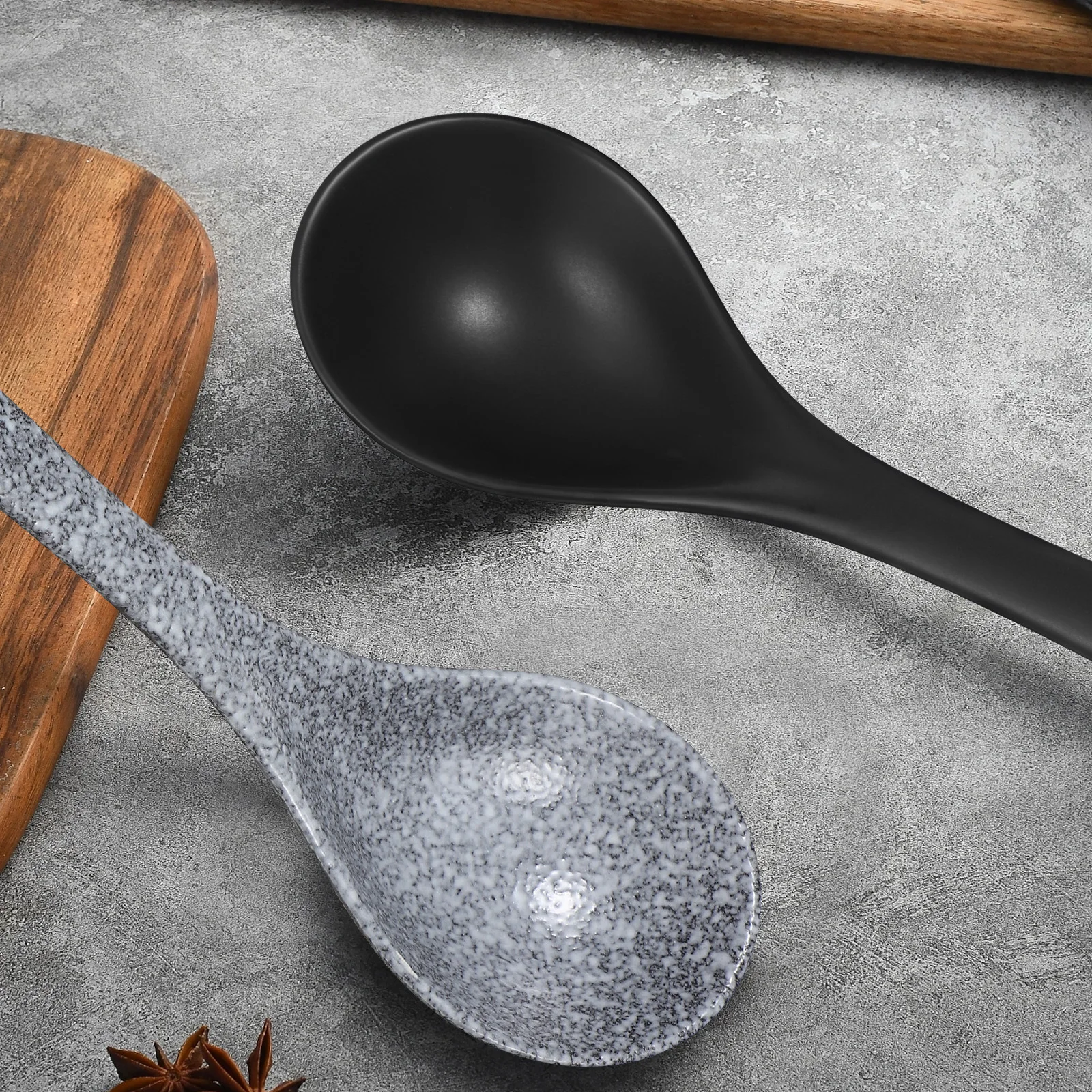 

2Pcs Ceramic Soup Spoon Japanese Style Long Handle Big Spoons for Serving Rice Oatmeal Wontons Elegant Flatware