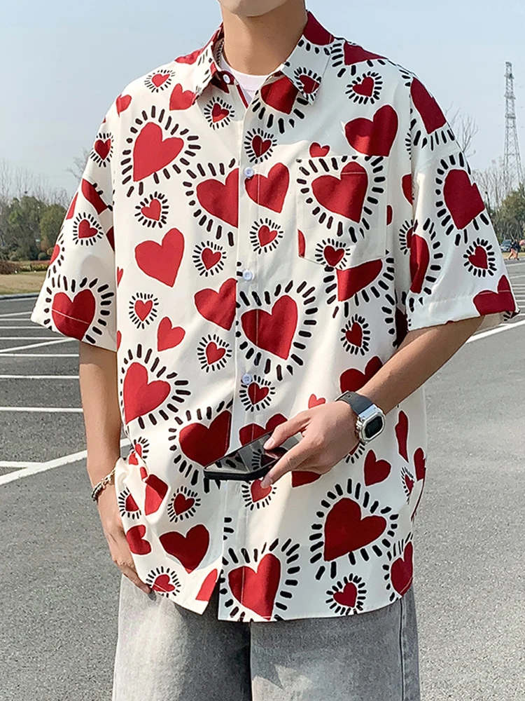 Heart Printed Shirts Men Designed Korean Fashion Students Teens Couples Y2k Tops Streetwear Summer Beach Holiday Baggy Chic Ins