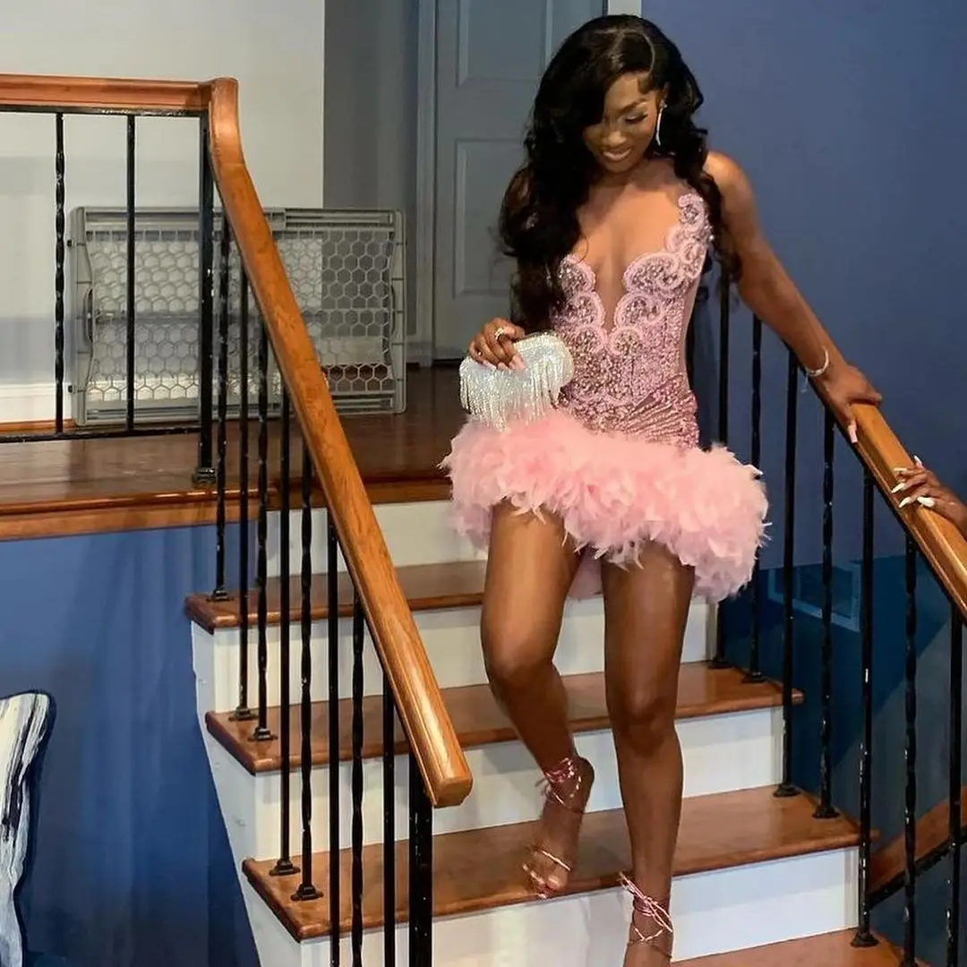 Pink Short Prom Dress For Black Girls 2024 Beaded Crystal Birthday Party Gowns Feathers Mini Cocktail Robe Aso Ebi Homecoming