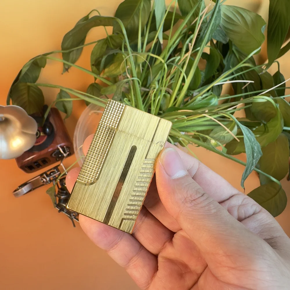 

Luxury pure copper custom lighter, new bullet design, loud and clear sound, comes with custom accessories.