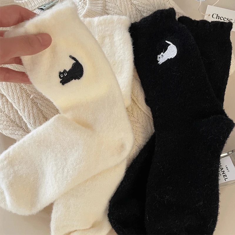 Soft Mink Velvet Socks Winter Women\'s Cute Cat Thickened In Tube Socks Girls Simple Cozy Hairy Sleep Socks Fashion Accessories