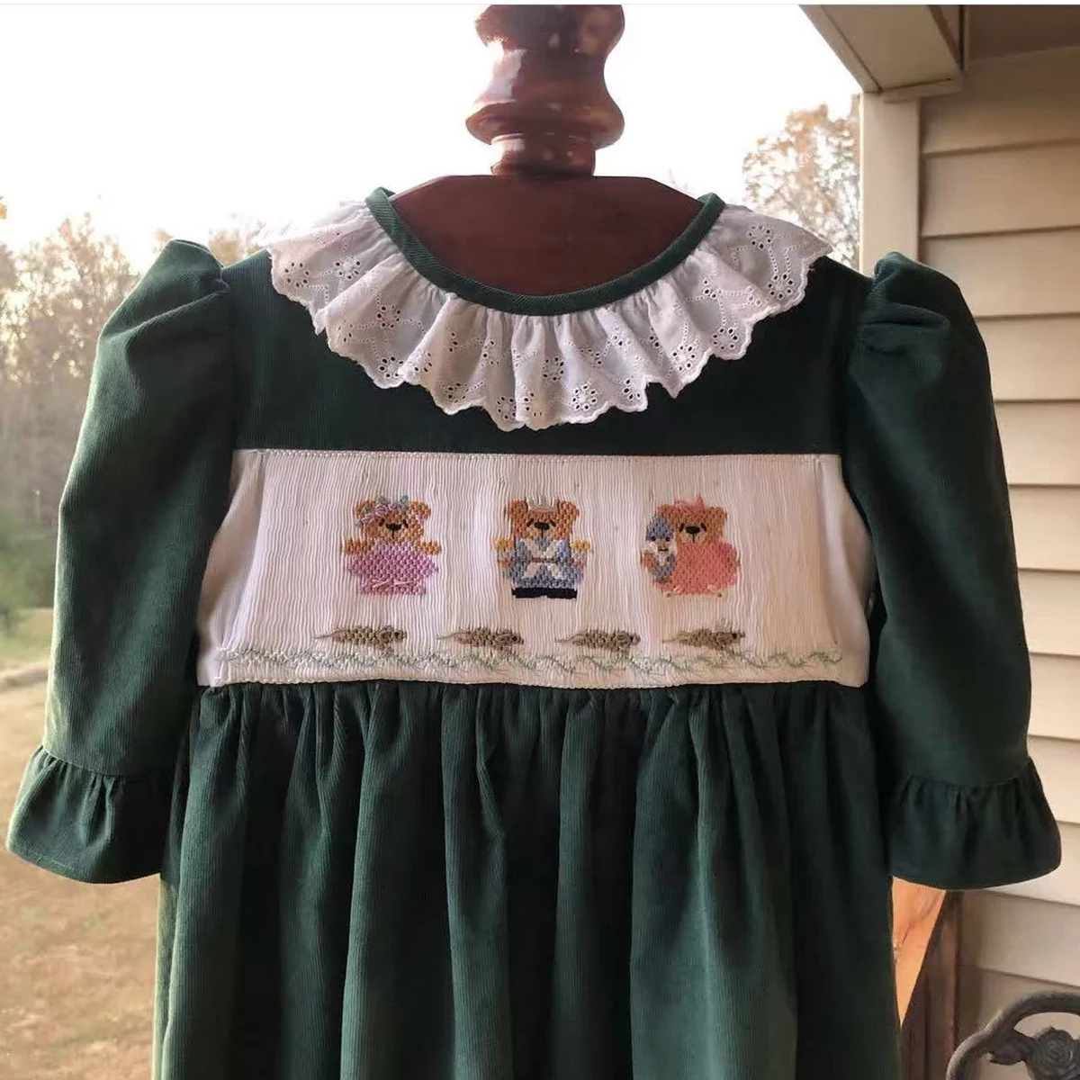 Autumn Baby Girl Sweet Handmade Embroidery Bear Green Smocked Dress For Casual Party Birthday Eid Photography Christmas
