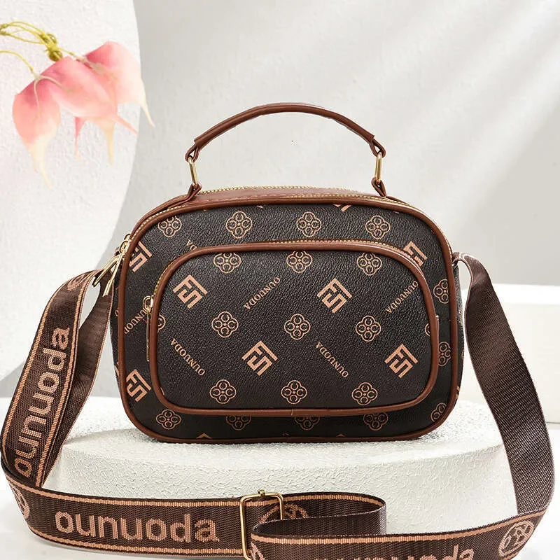 

2025 Hot Crossbody Bag Shoulder Bags for Women 2025 New Versatile Letter Printed Shoulder Mommy Crossbody Small Square Bag