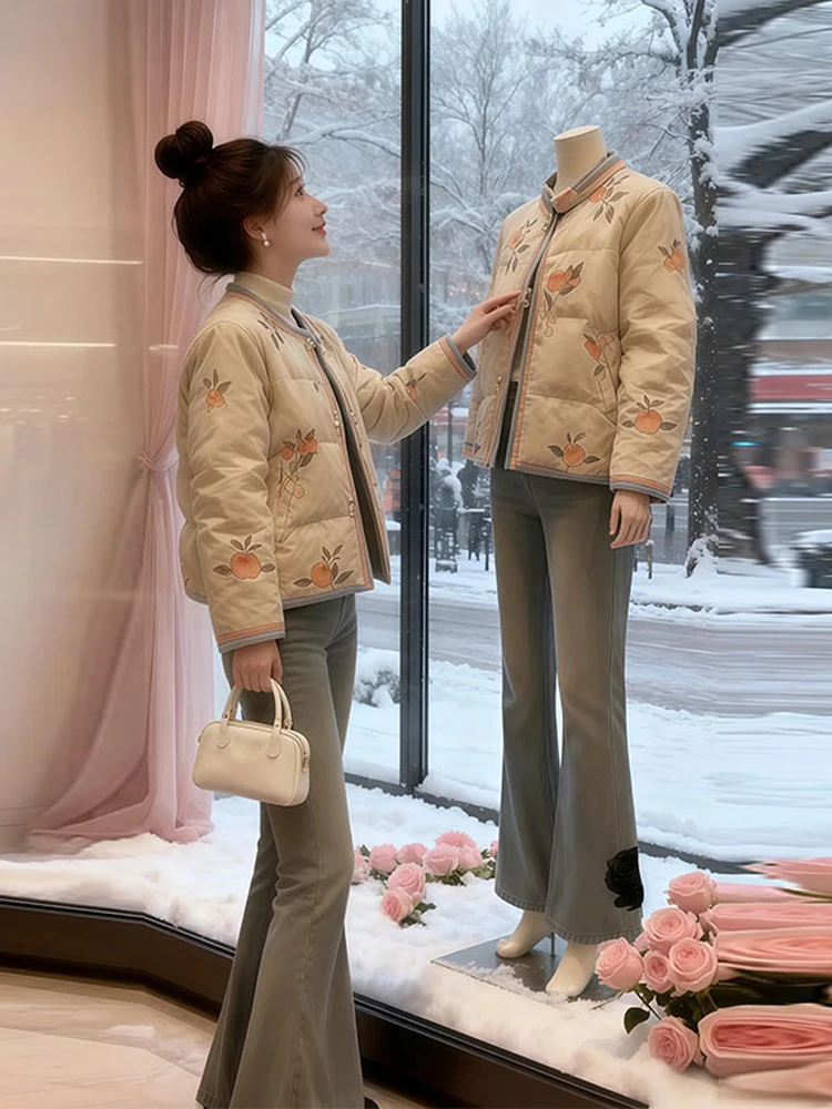 

Новая китайская утепленная хлопковая куртка с вышивкой цветов, зимняя, больших размеров, корейский стиль, свободный крой, для женщин