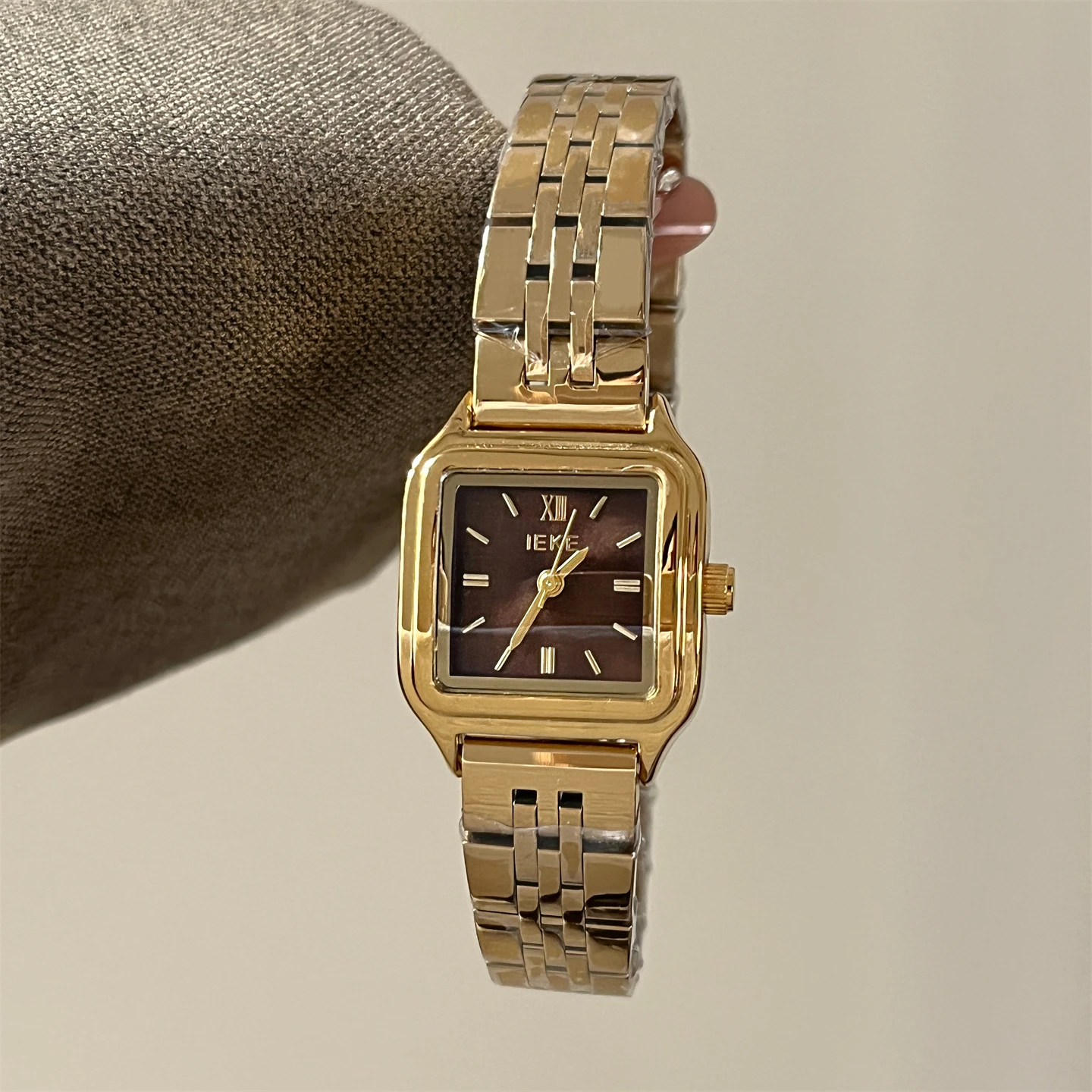 

New High-Value Retro-Style Steel Strap Women'S Watch, Fashionable And Simple, Women'S Stone Wristwatch, Watch Accessory.