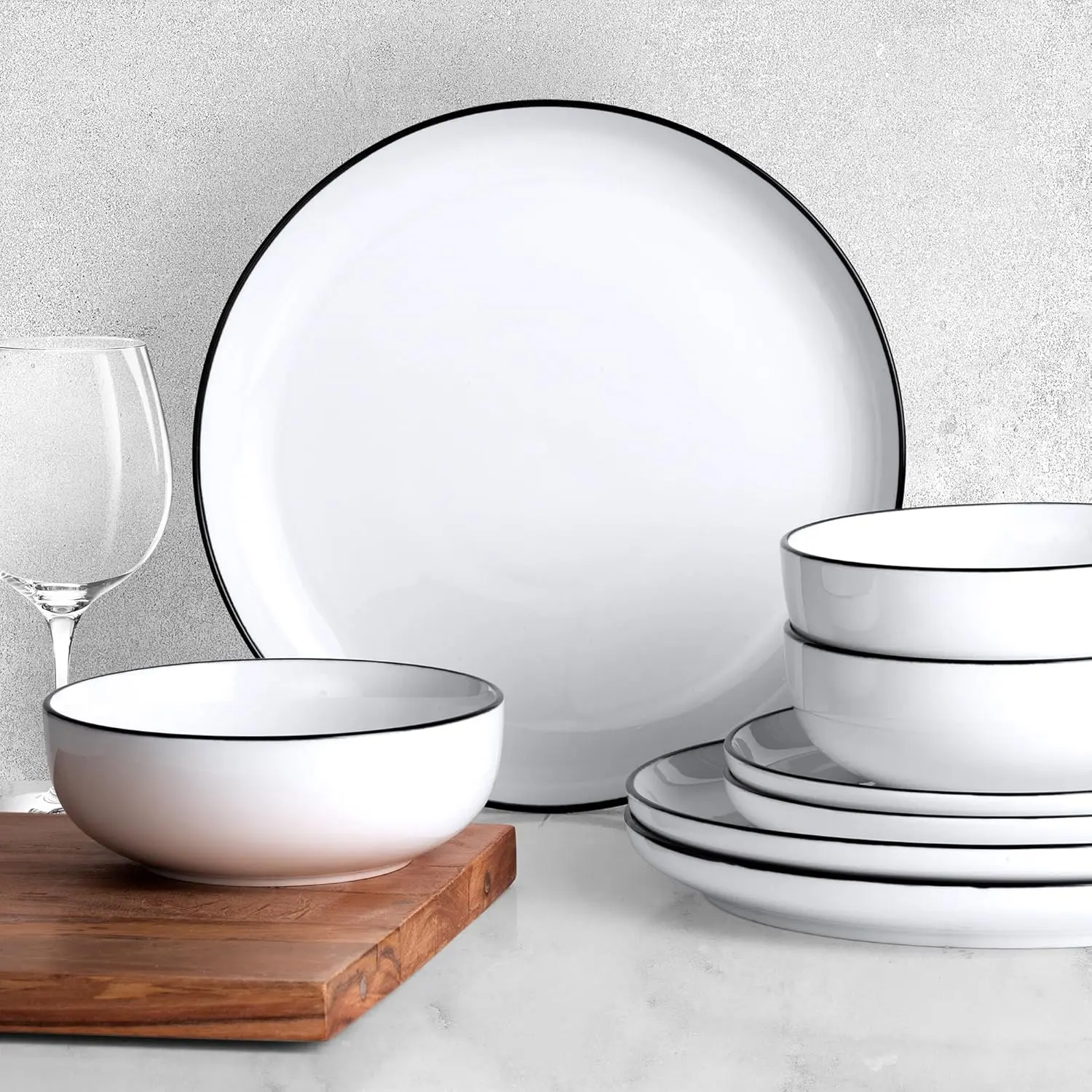 طقم أواني طعام بورسلين نوفا، خدمة لـ 4 أشخاص - أطباق وأطباق بيضاء مقاومة للرقاقة والخدش - ميكروويف وغسالة أطباق