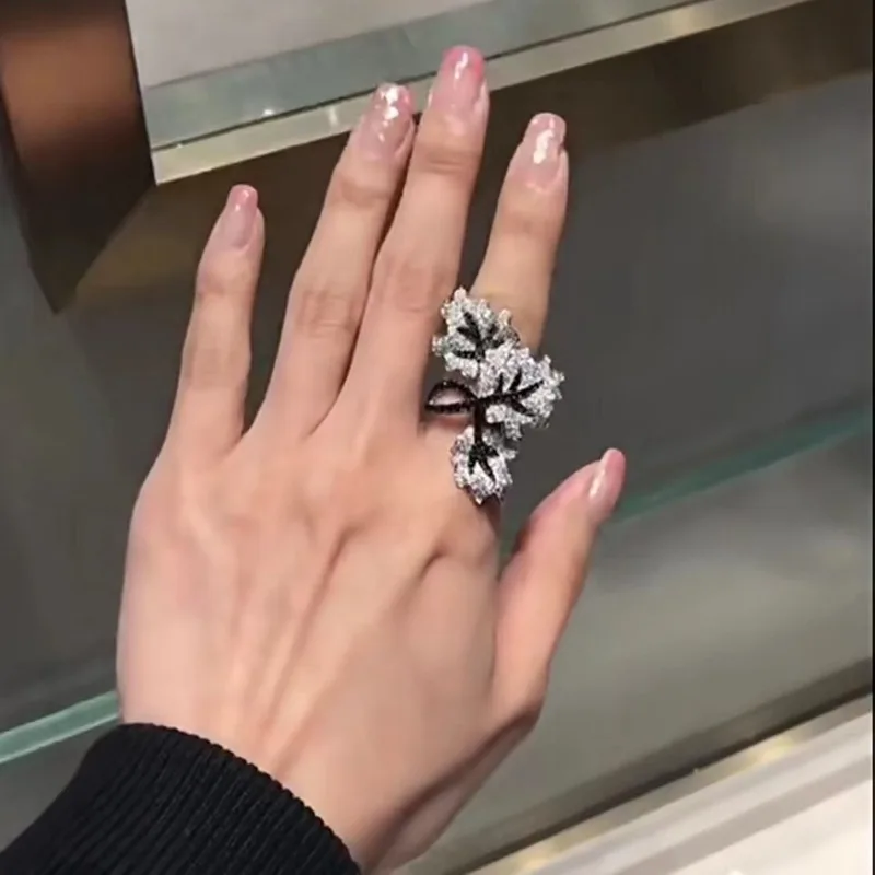 925 sterling silver new high-end fashionable black gold leaf ring, women's floral design, branches full of diamonds, cool ring