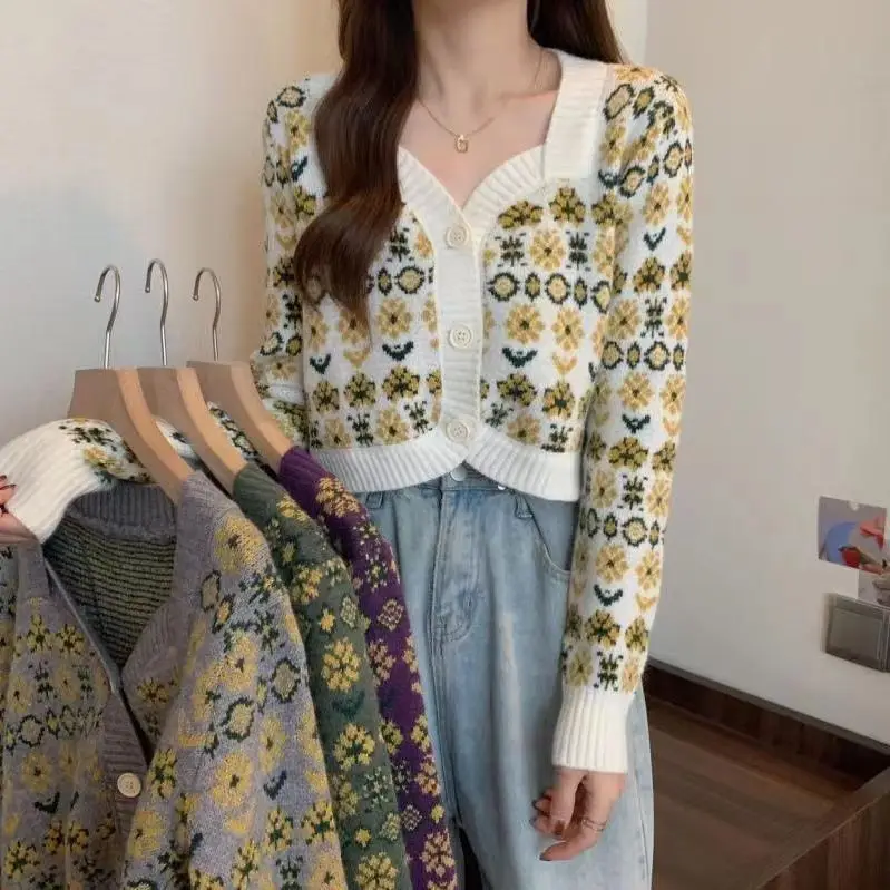 Vintage floral short knitted cardigan women autumn 2023 sweater jacket design sense long sleeve v neck cardigan sweater female