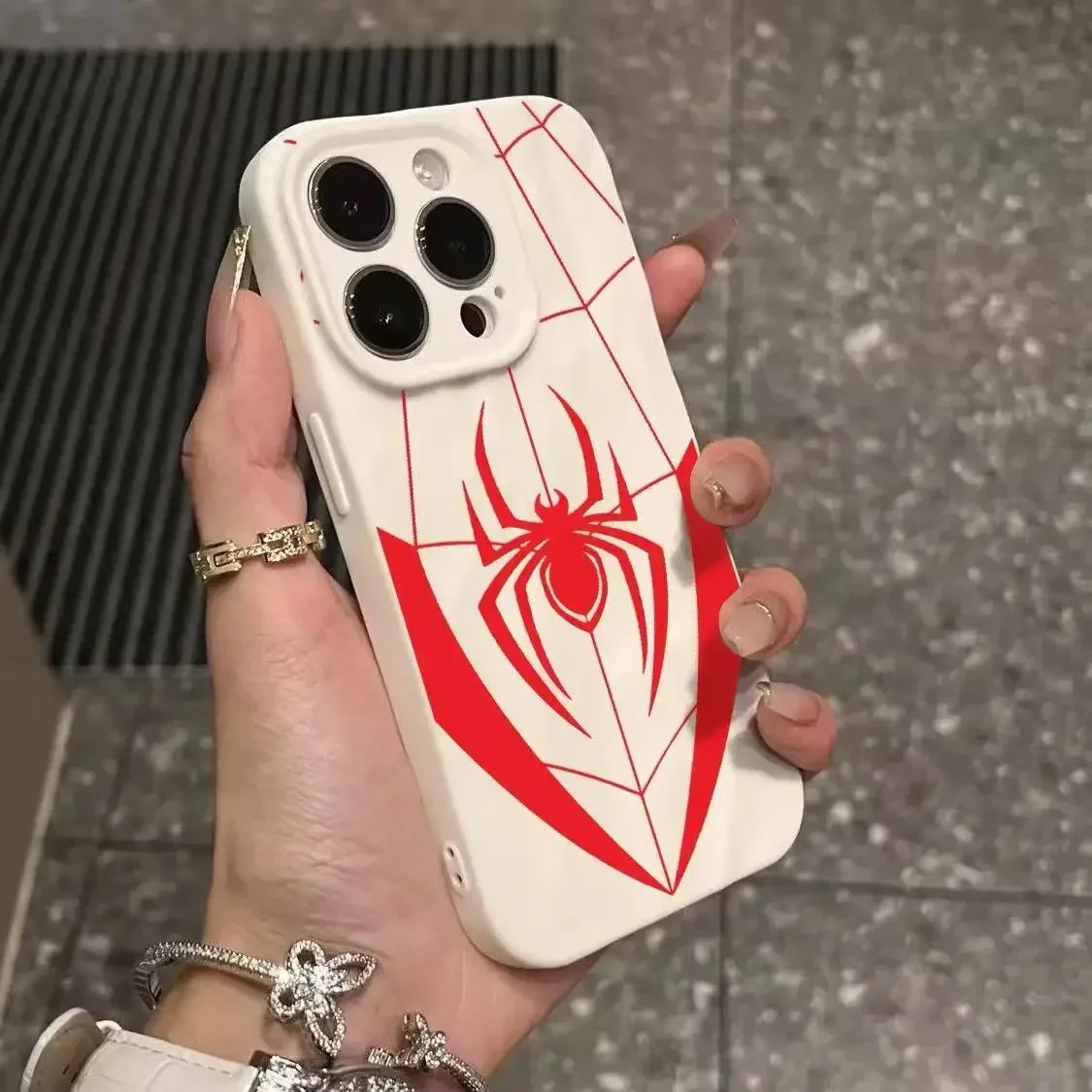 جراب هاتف إبداعي أحمر للرجل العنكبوت لهاتف آيفون 16 15 14 13 12 11 Pro Max XR XS 16 Plus غطاء مطوي بنمط للصدمات #2