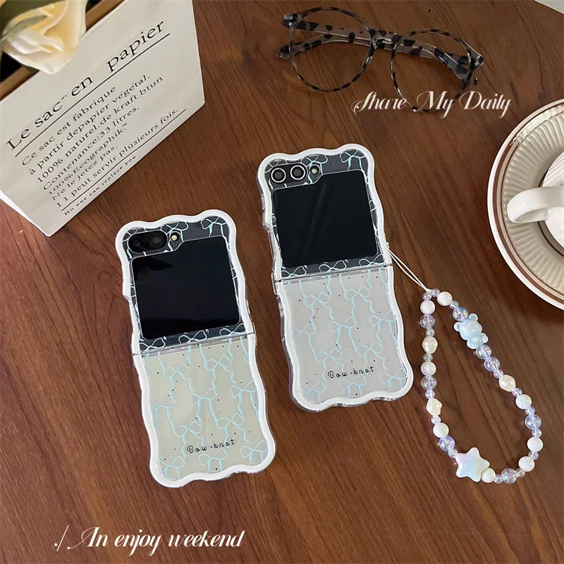 

Personality Blue graffiti bow Phone Case For Samsung Galaxy Z Flip 6 5 4 3 Z Flip5 Flip4 Flip6 5G Cover with Chain Cases Flip 6