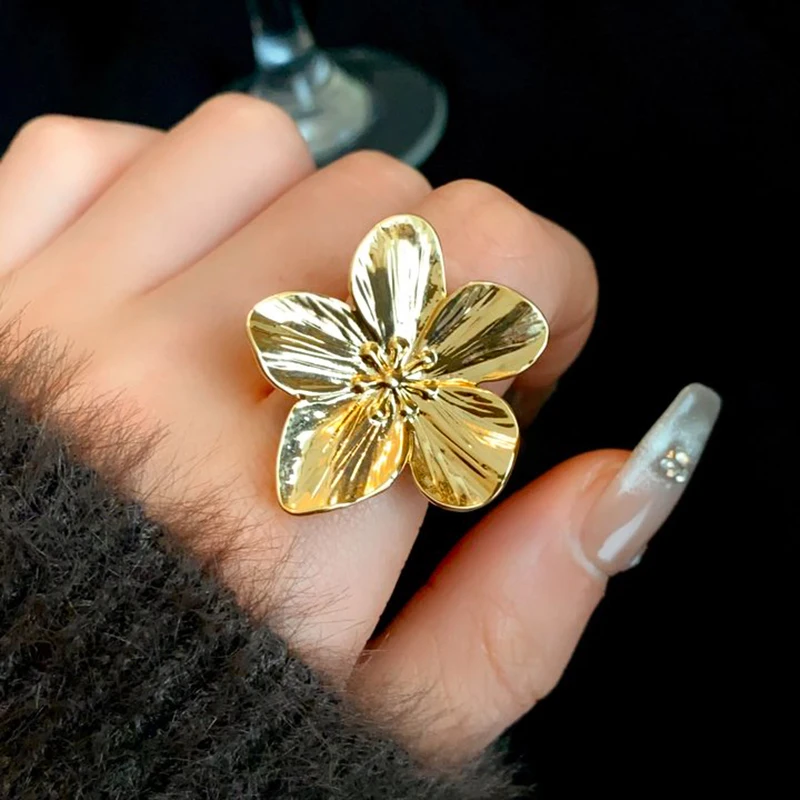 Vintage Gold Color Big Flower Ring For Ladies Delicate Geometric Opening Index Finger Ring Women's Fashion Banquet Jewelry