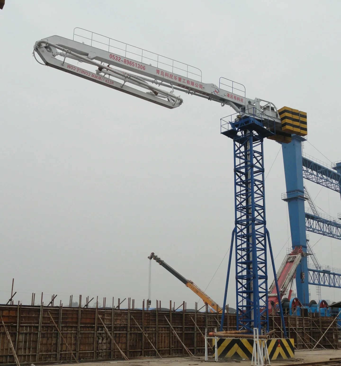 HGY19 Horizontal Concrete Placer 19m 360° Rotary Hydraulic Concrete Distributor for Precast Beam Yard