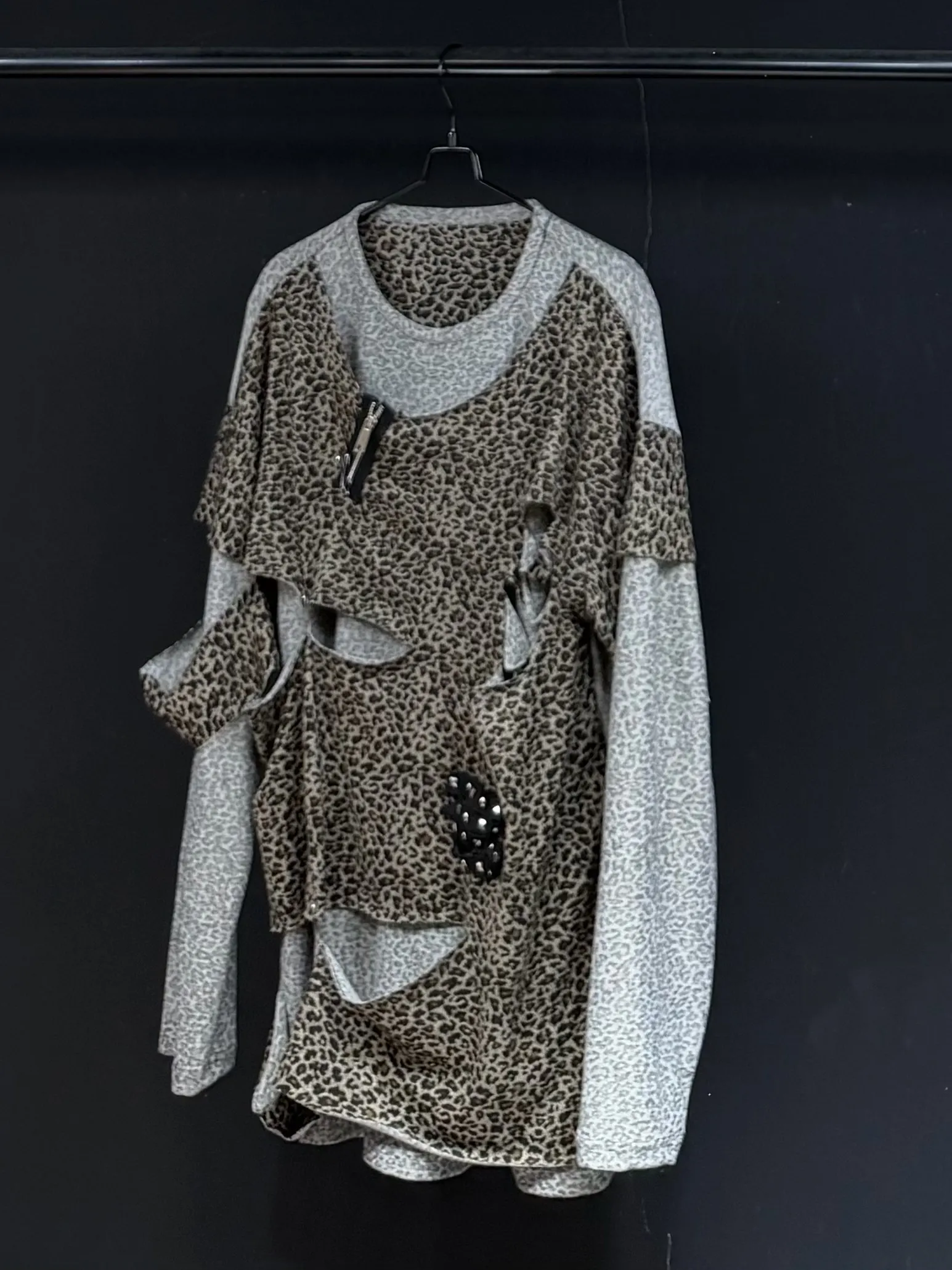 Men's Women's Spring 2026 Round Neck Tops Fashion Leopard Print Splicing Hole Design Tees Trend Zipper Chic Long Sleeve T-shirts