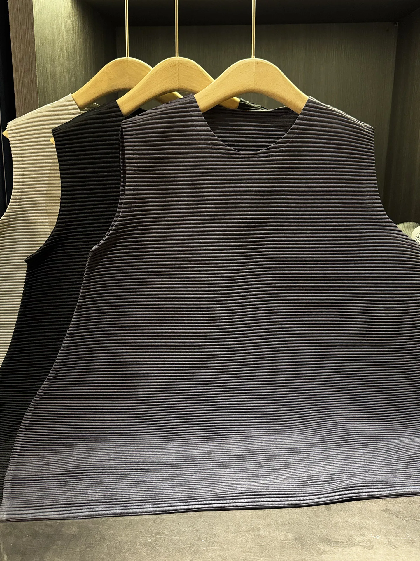 

Премиум футболка большого размера с круглым вырезом, однотонная, плиссированная, повседневная, из полиэстера, универсальная, стройнящая, больших размеров