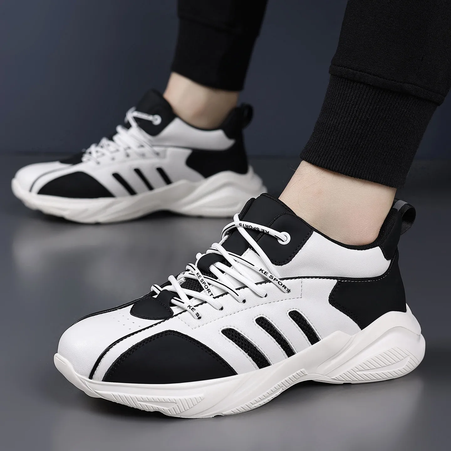 

Outdoor Hiking Casual Shoes Men's 2026 New Breathable Mesh Trendy Soft-soled Sports Driving Sneakers Shoes Men Off White Shoes