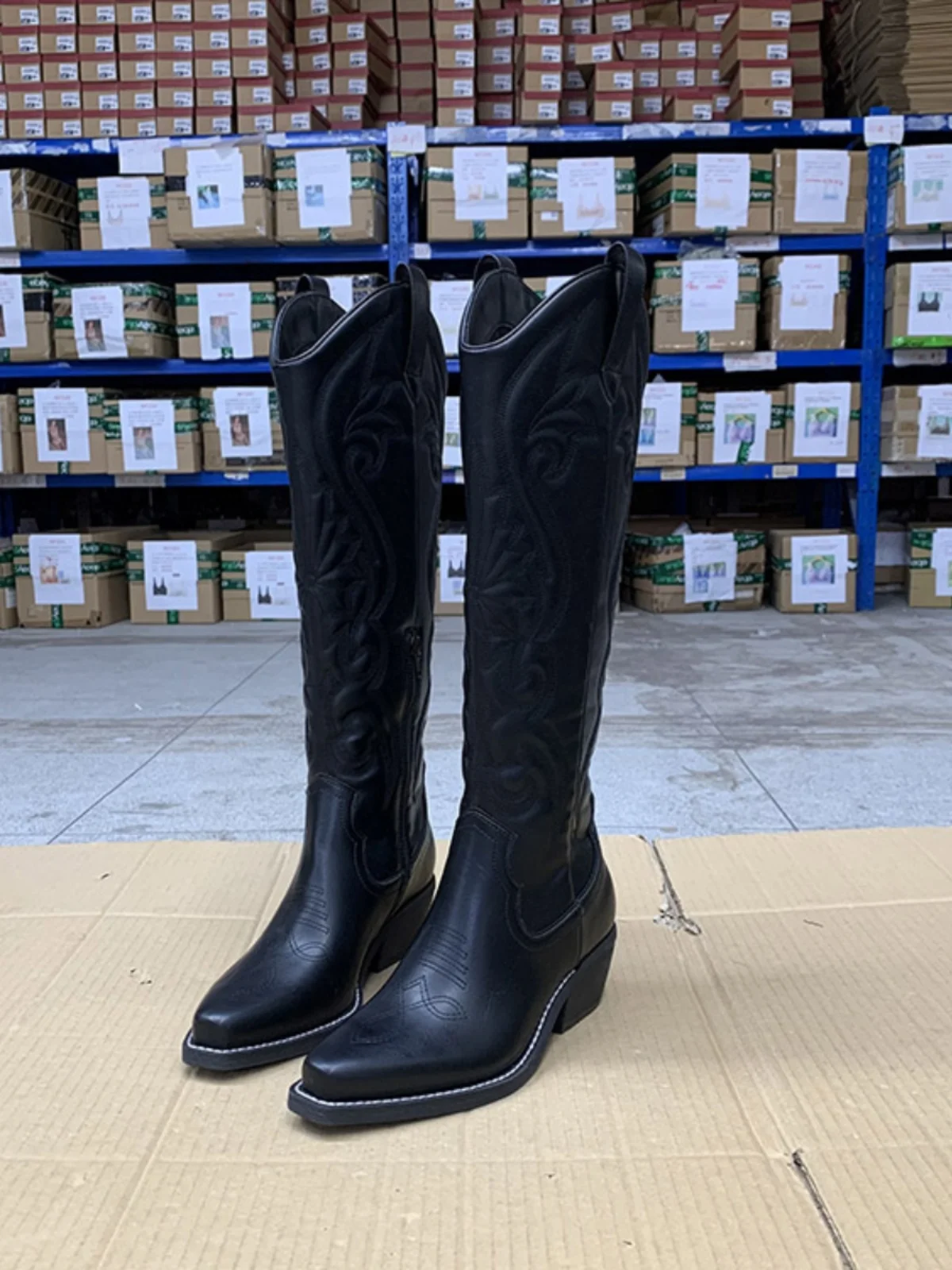 أحذية غربية أنيقة ذات كعب متوسط الارتفاع للنساء، حذاء طويل بسحاب جانبي وكعب سميك