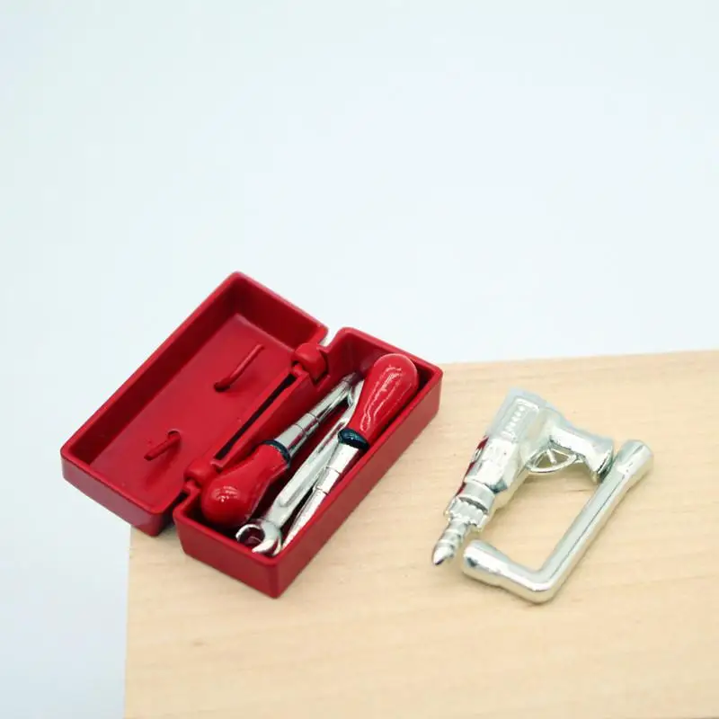 Chiave per strumento di riparazione per trapano in miniatura per casa delle bambole Set da cinque pezzi Modello di decorazione per bambole Bambini Giochi di finzione Giocattoli Regali