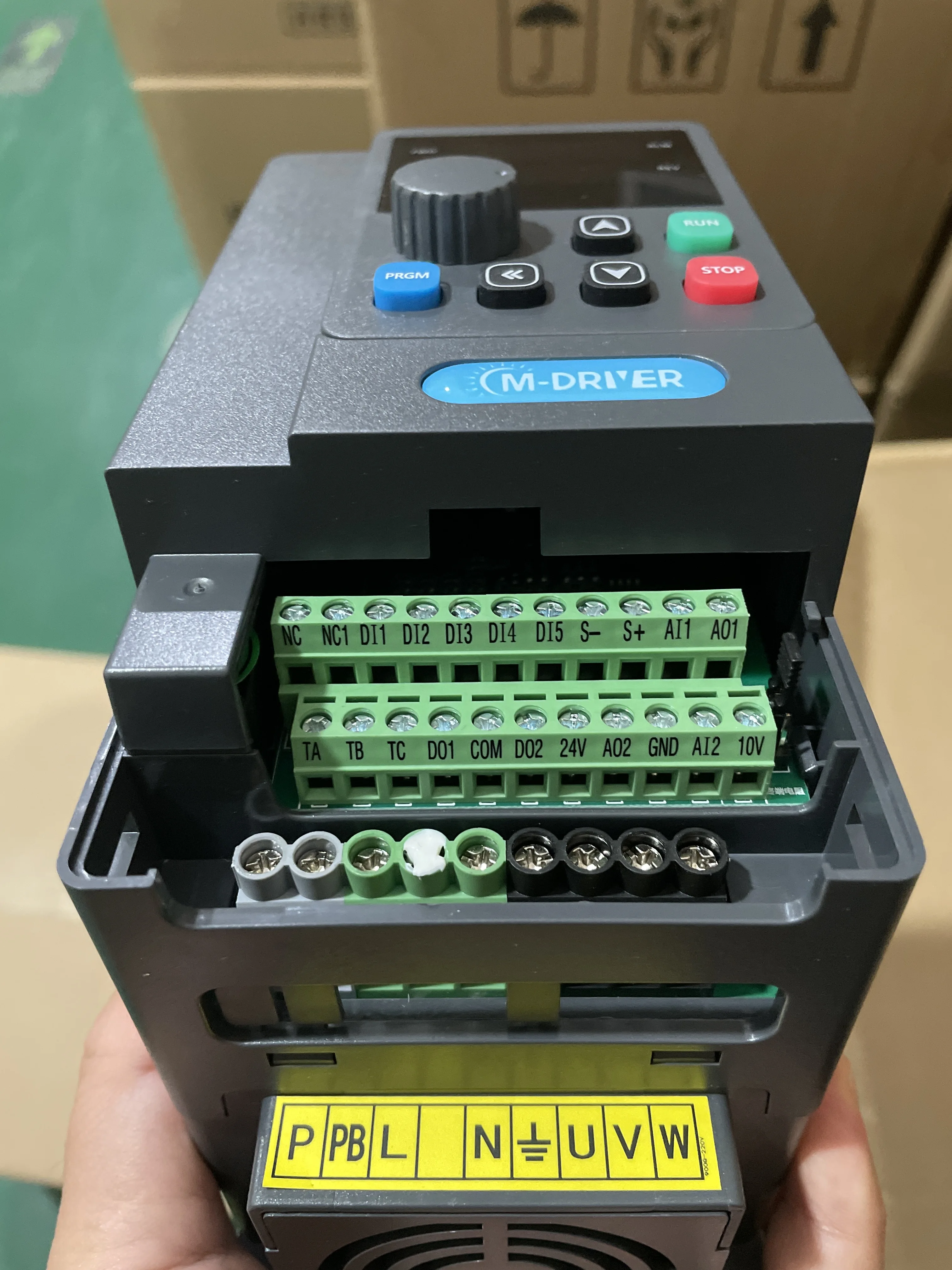 Einphasiger 220-V-VFD-Antrieb, 1 PS, 2 PS, 3 PS, variabler Frequenzumrichter, 0,75 kW, 1,5 kW, 2,2 kW