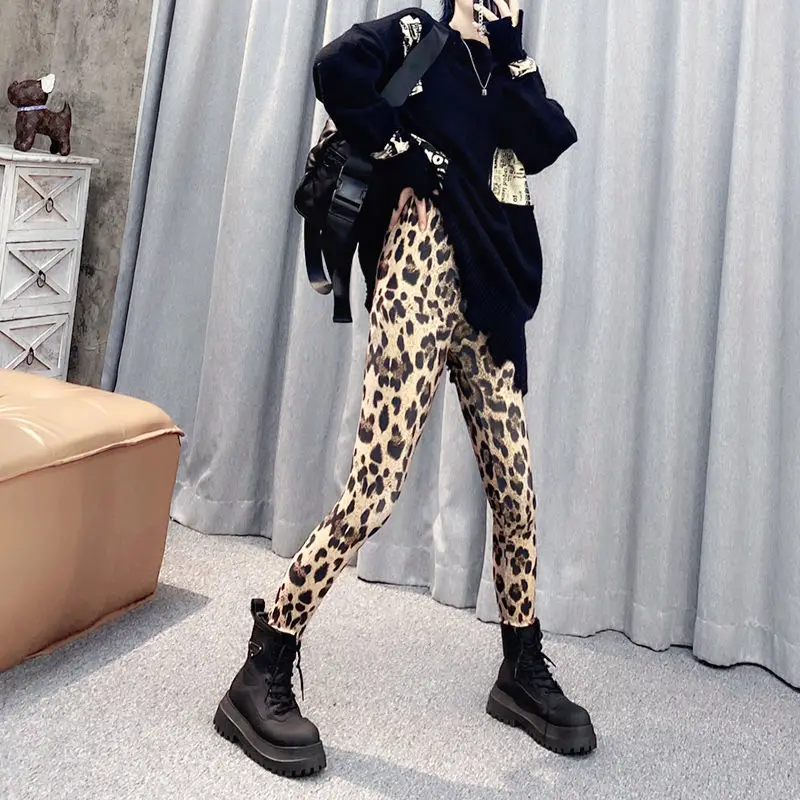 

Европейские и американские верхние леггинсы с леопардовым принтом, эластичные модные трендовые новые универсальные тонкие брюки-карандаш с высокой талией