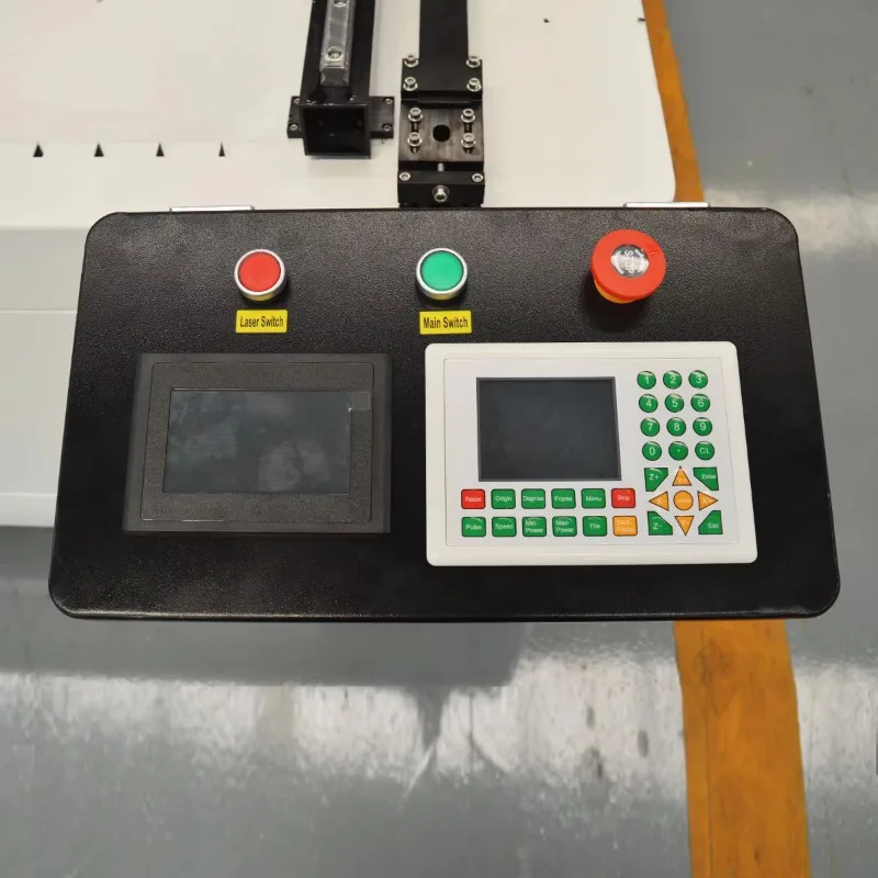 2025WER1325 آلة قطع القماش 1300X2500 مم المعدات الصناعية CO2 130W التحكم باستخدام الحاسب الآلي لقطع المعادن