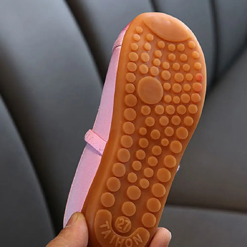 

Chinese Style Girls' Dancing Shoes Soft Sole Non-slip Embroidered Cloth Shoes Wear Resistant Breathable Ancient Dress Up Shoes
