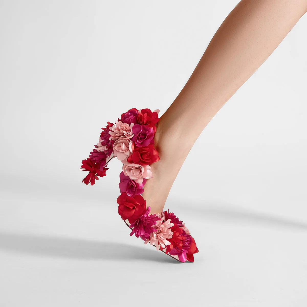 

Туфли-лодочки Arden Furtado Spring с цветочным декором, заостренный носок, очень высокий каблук, без застежки, разные цвета, свадебные туфли